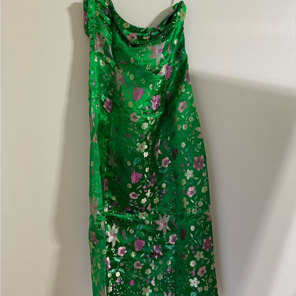 Lulus Make a Move Green Satin Floral Jacquard Strapless
Midi Dress - Picture 5 of 8